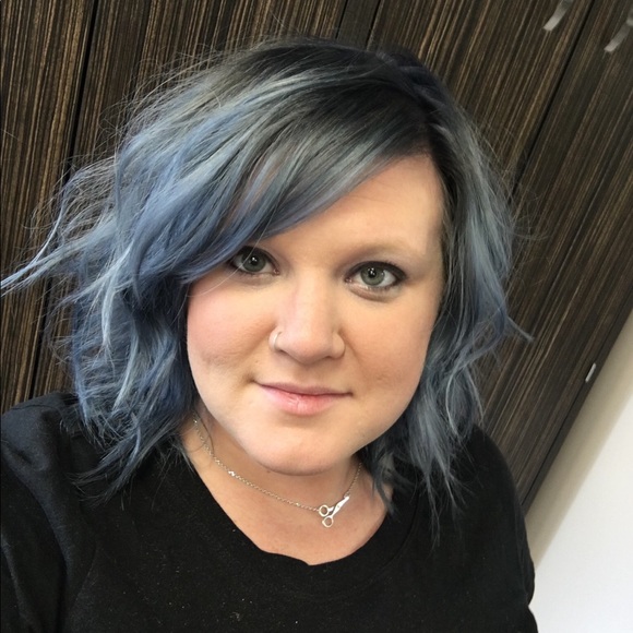 Meet your Posher, Katie - Picture 2 of 4